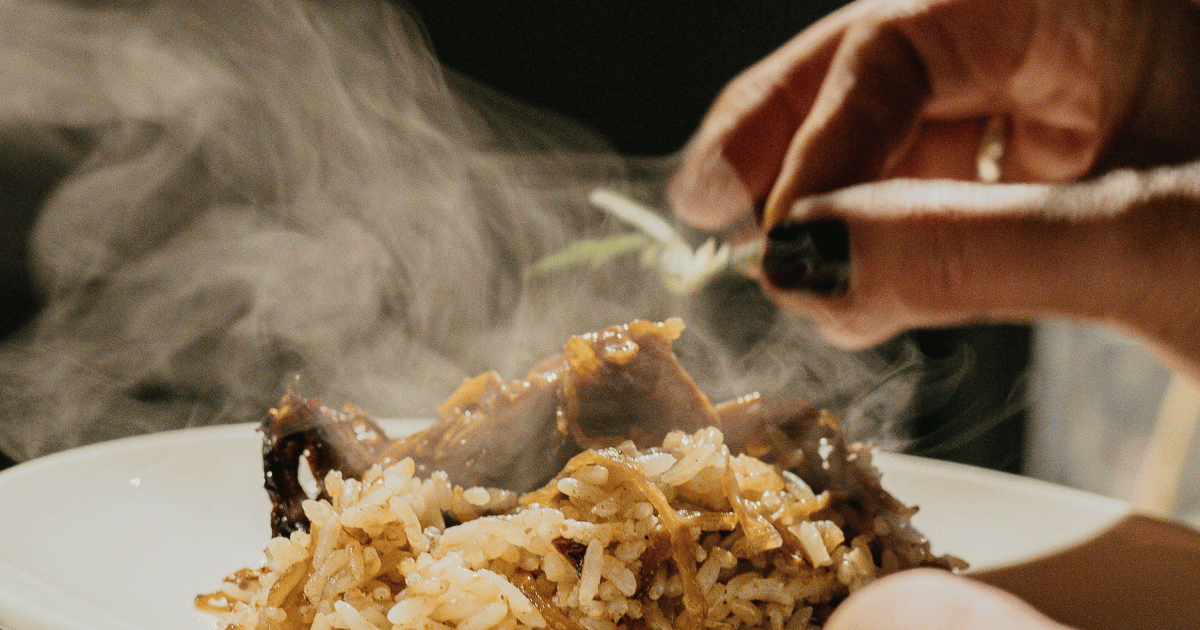 Words that Describe Temperature shows a steaming plate of food.